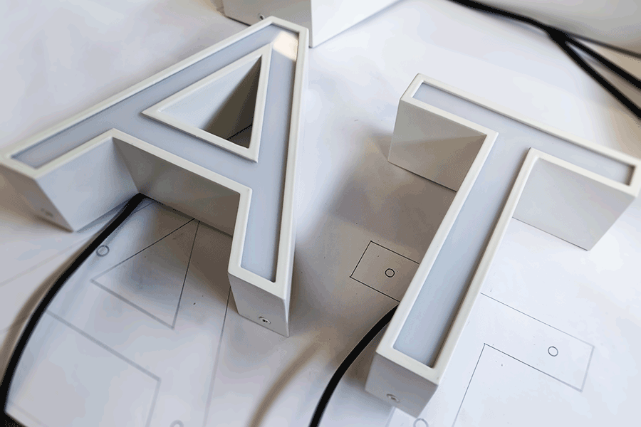 設計製作鏤空字標識標牌具備哪些特征？